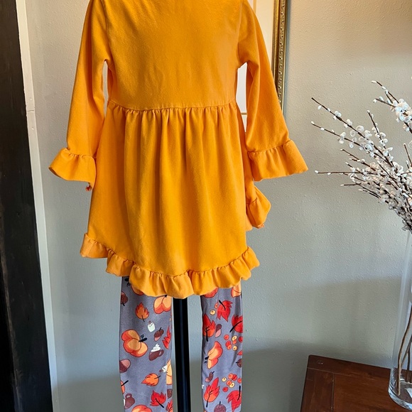 Lot of Ruffle Girl Holiday Outfits. All in great condition. - Picture 10 of 11